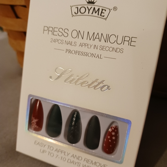 NWT!! 3 Sets of Christmas Press-On Nails - Picture 7 of 10